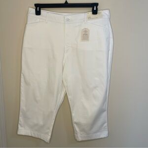 NWT St. John's Bay Women's Secretly Slender White Capris Various Sizes
